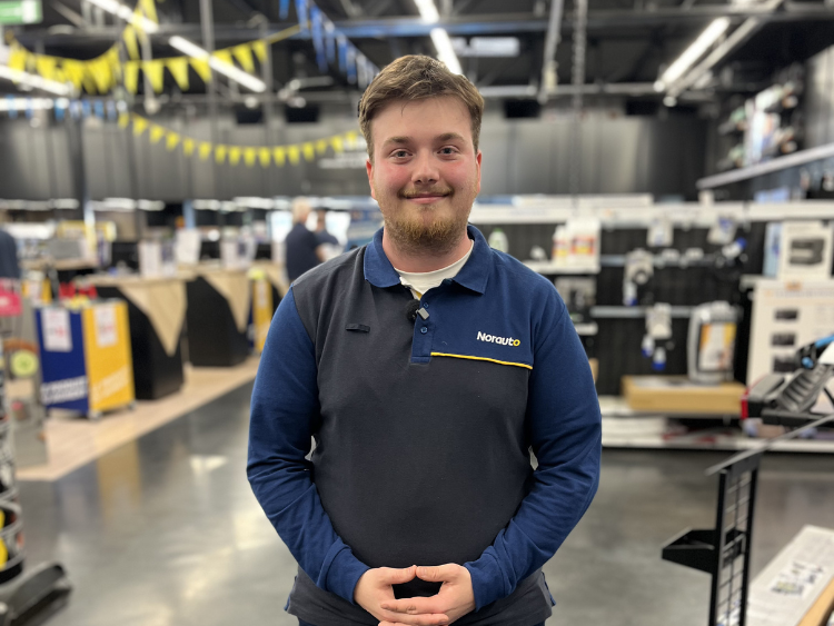 Retrouve le témoignage de Thomas, alternant responsable de rayon